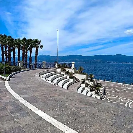 Il Falco Bed and Breakfast Ρέτζιο ντι Καλάμπρια